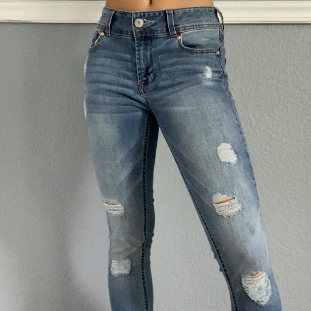 DISTRESSED SKINNY JEANS